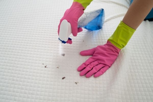Trucos para desinfectar y limpiar tu colchón